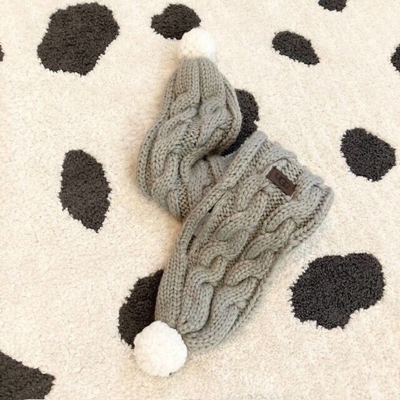 Ugg Australia Small Dog Gray Cable Knit Pom Warm Luxe Soft Designer Logo Scarf - Picture 4 of 12